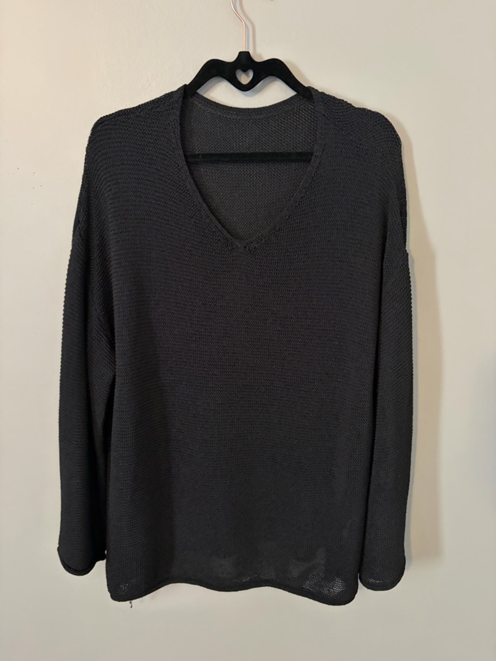 Women’s black V-Neck Knit Sweater